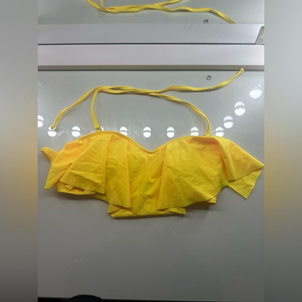 yellow strapless top